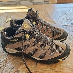 MERRELL Hiking Trail Shoes! 7